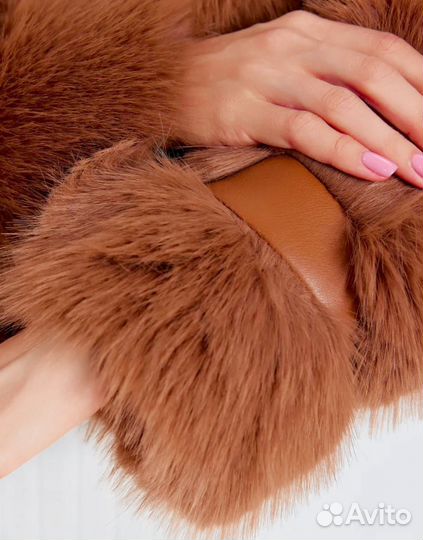 Укороченная шуба коричневого цвета, тёплое