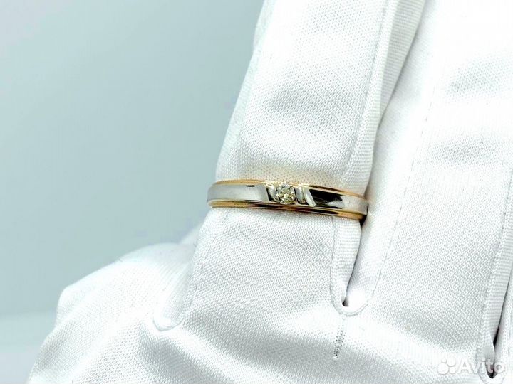 Золотое кольцо с бриллиантом 18 р