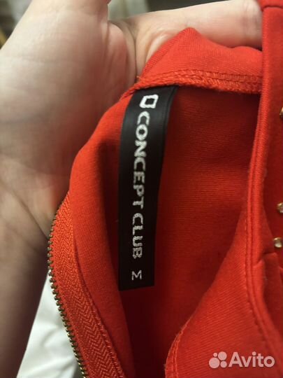 Красное платье