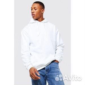 Толстовка с капюшоном на голове регулярного коротк