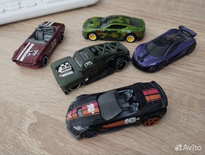 Модели автомобилей 1:64 (hot wheels, Welly)