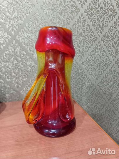Ваза родничок Красный Май цветное стекло СССР