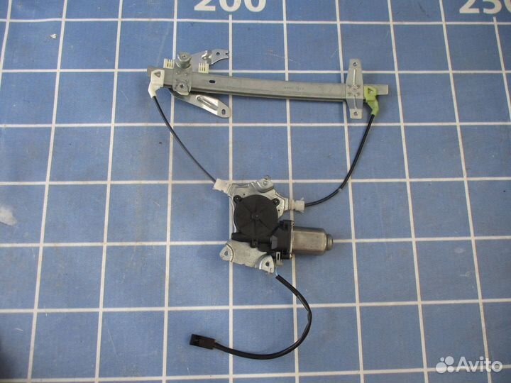 Стеклоподъемник двери Ниссан Примера P12 827019F500