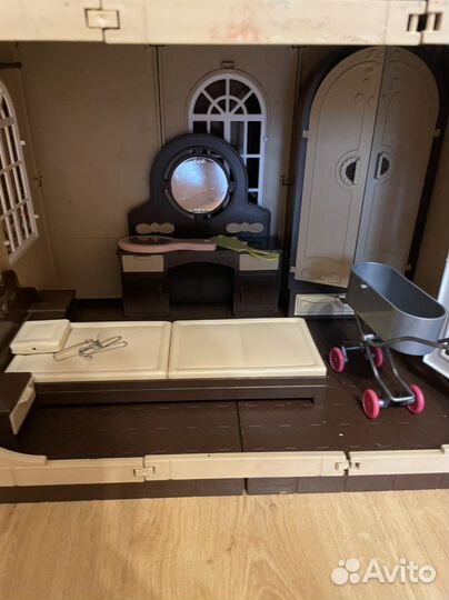 Кукольный домик с мебелью