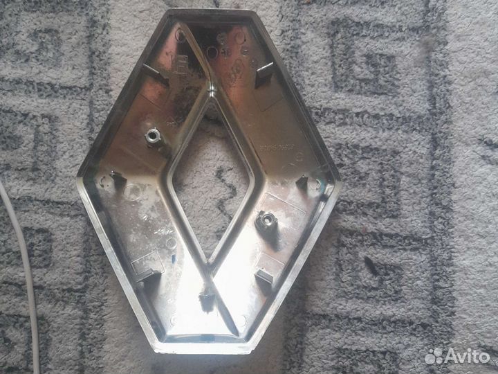 Шильдик Рено