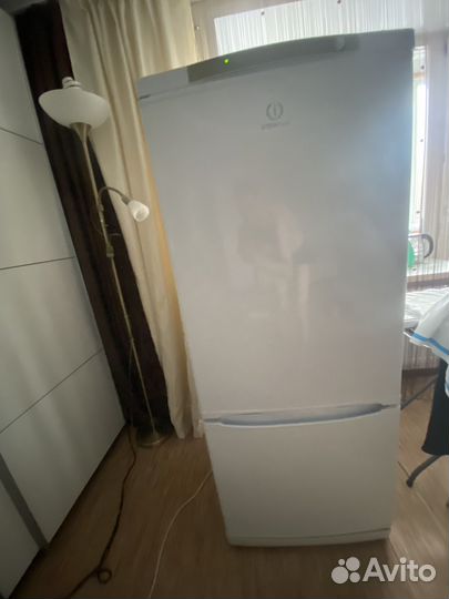 Холодильник бу Indesit