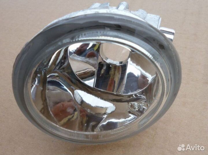 Противотуманка передняя левая Toyota Wish