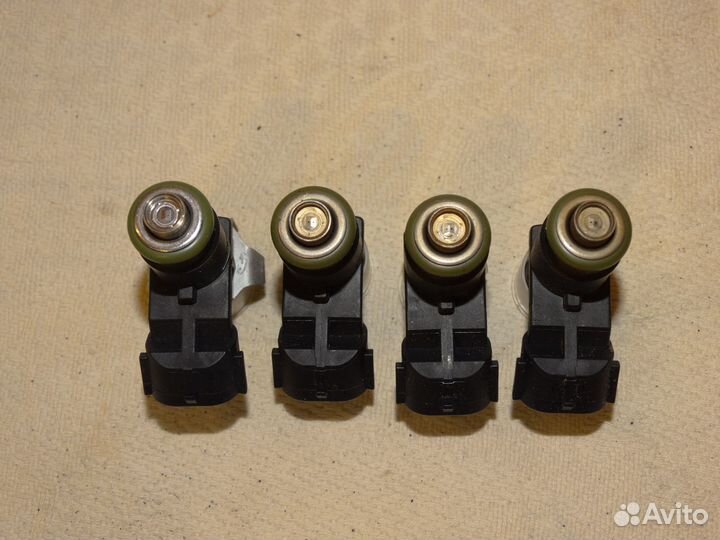 Форсунка топливная Skoda Fabia II