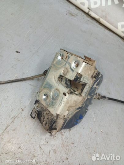 Замок двери задний левый Renault Megane K4M 2008