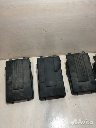 Крышка аккумулятора Skoda Octavia A5