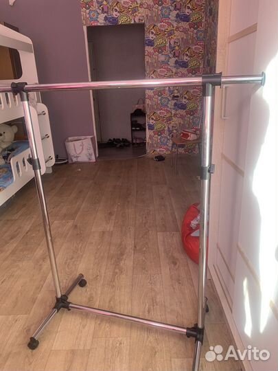 Вешалка напольная металлическая