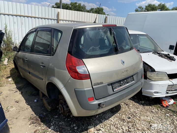 В разборе Рено Сценик 2