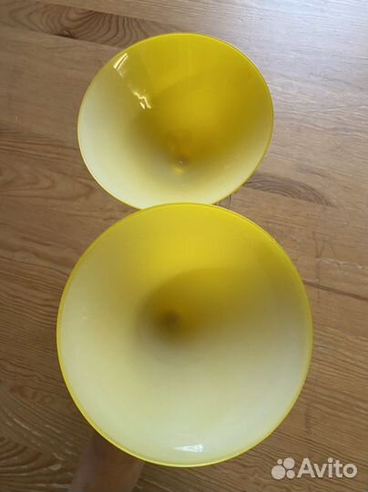 Два стеклянных фужера