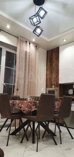 2-к. квартира, 56 м², 2/4 эт.