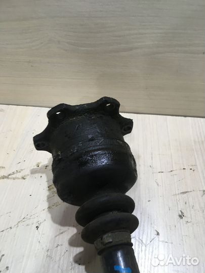 Полуось передняя левая Ауди А6 С4 2.6 АКПП