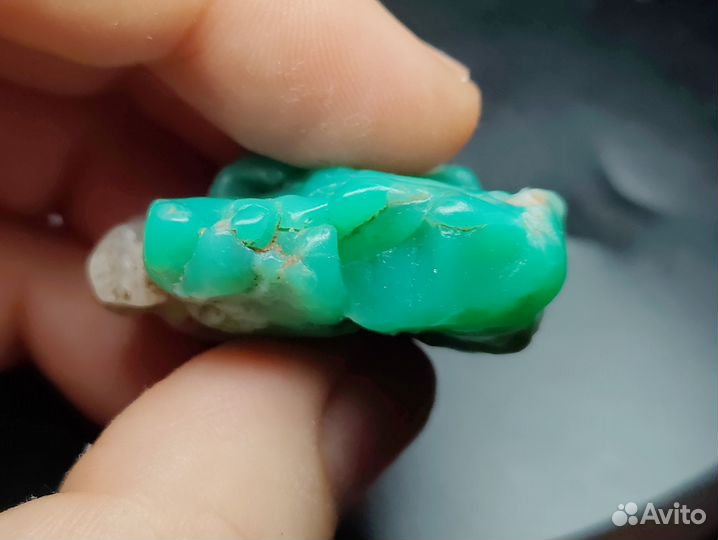 Чудесный хризопраз. Кристалл ювелирный
