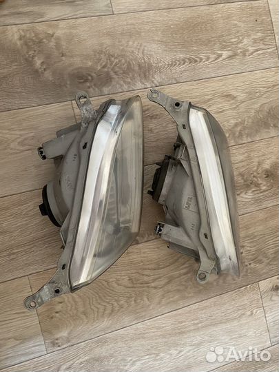 Фары на toyota corolla spacio ae111