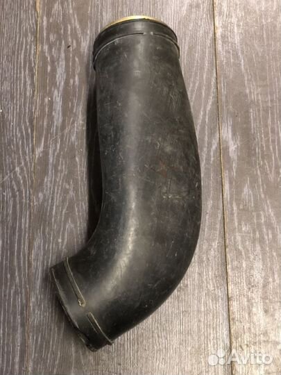 Патрубок воздушного фильтра Audi A8 D2 077129627D