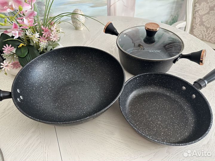 Набор кастрюль и сковородок