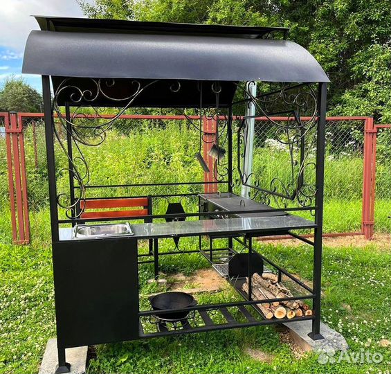 Мангал с крышей