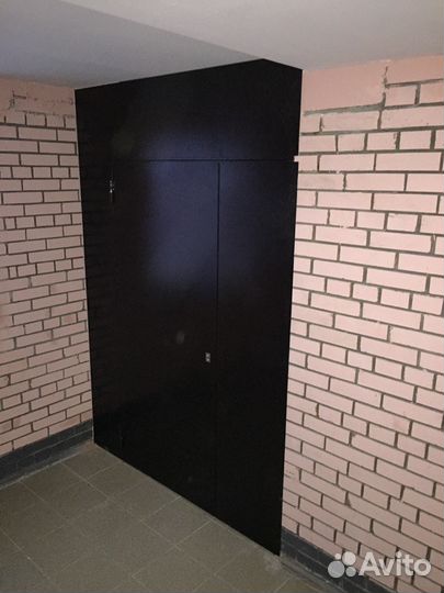 Дверь для кладовки, перегородка для мусоропровода