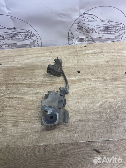 Датчик уровня кузова Мерседес w209