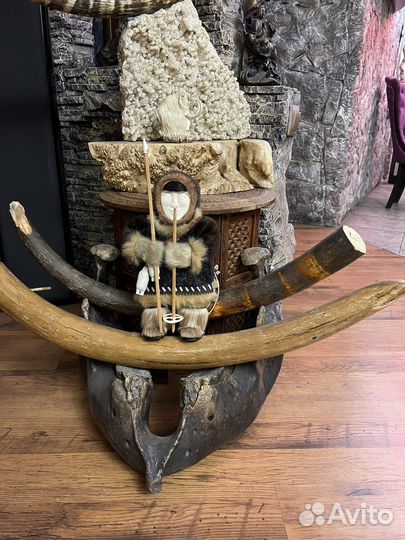 Чукча, эскимос. Охотник. Оленевод.Бивень