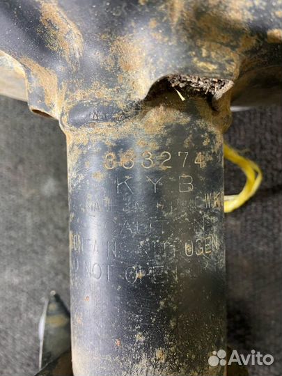 Амортизатор передний правый Mazda Familia 8 (BJ) 1