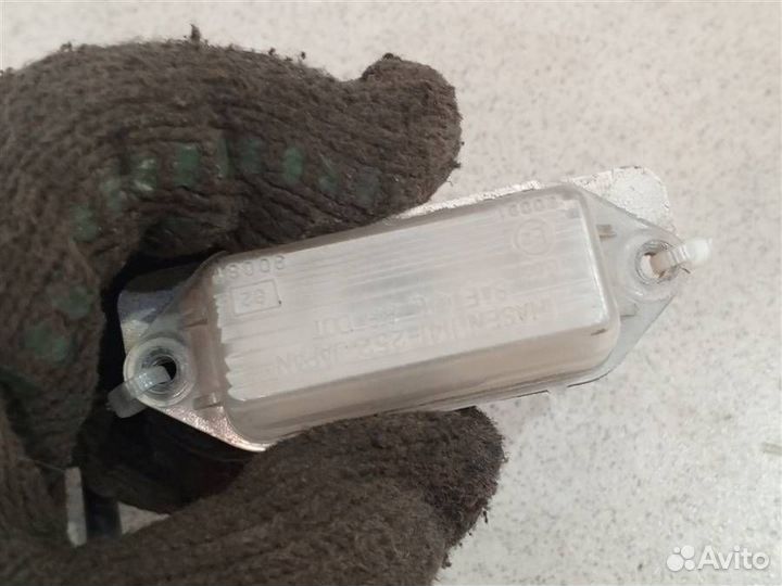 Фонарь подсветки номера Mitsubishi Pajero iO 1998