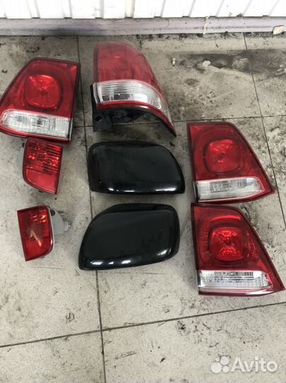 Задние фонари на LC200