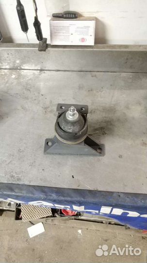 Опора двигателя civic 4D, гидроопора от пежо