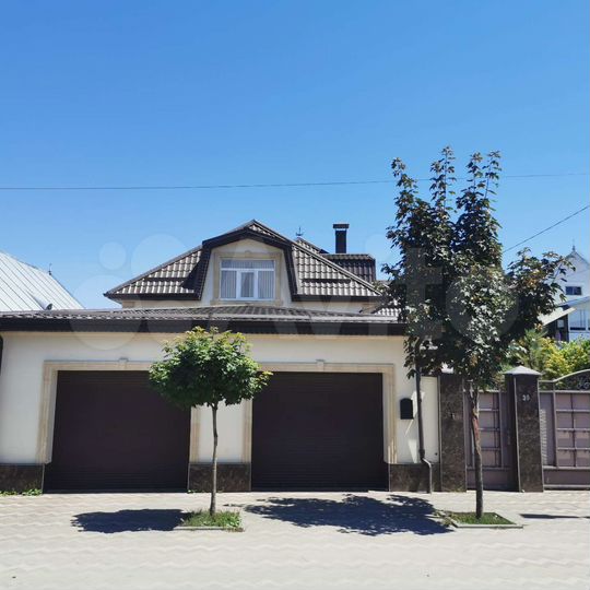 Дом 1200 м² на участке 12 сот.