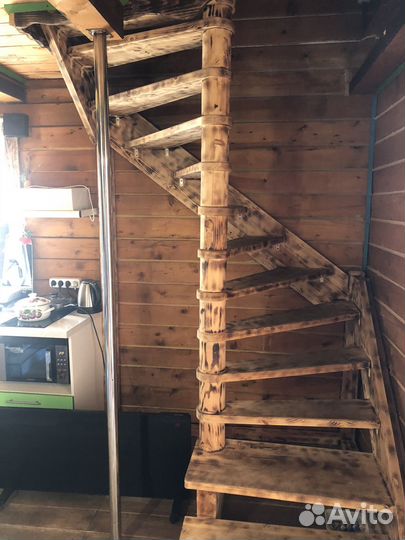 Дом из дерева и болшой бокс