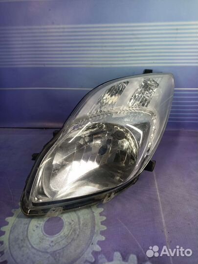 Фара левая Toyota Vitz 2008