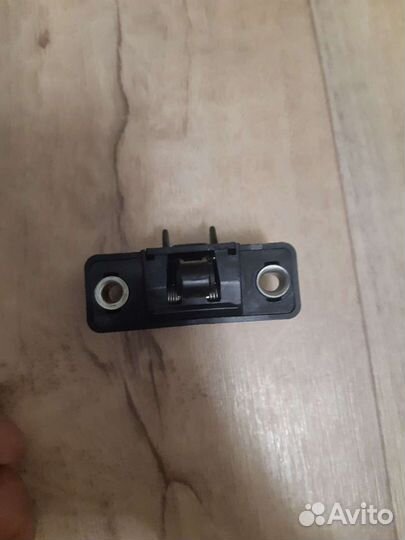 Замок багажника renault 7700838546