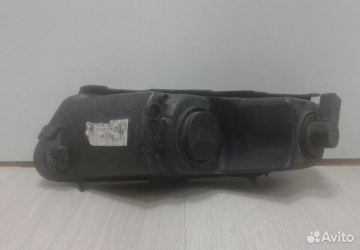 Фара птф правая Volkswagen Polo рестайл oem 6r0941062d (слом. 2 крепл.)