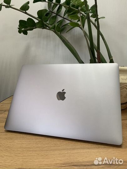 MacBook Pro 15 2017 i7 16gb 500gb