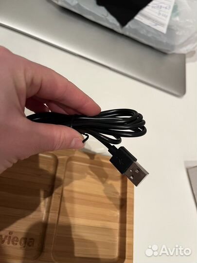 Беспроводное зарядное устройство - органайзер