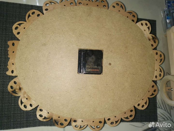 Часы из можжевельника