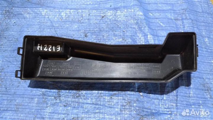 Крышка блока предохранителей toyota corolla E120