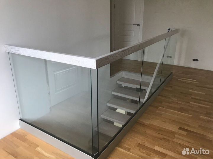 Стеклянные ограждения дома