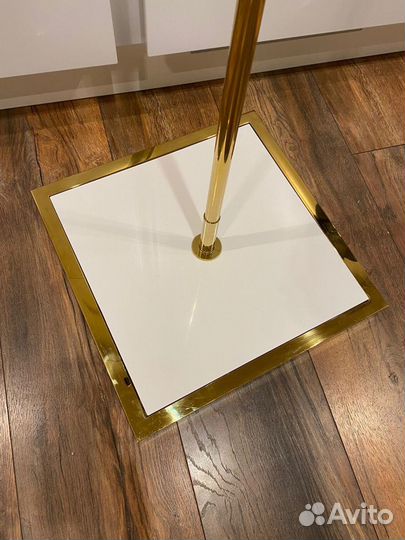 Вешало напольное