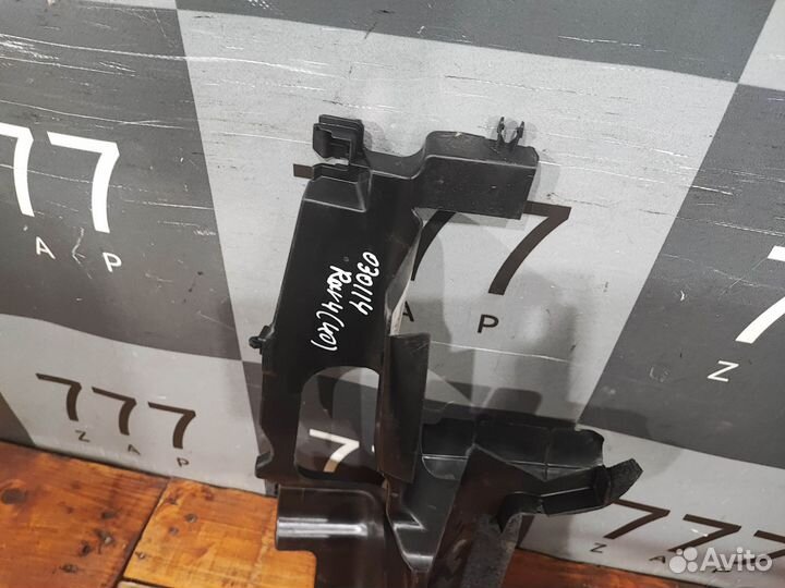 Дефлектор радиатора правый Toyota RAV4 IV (XA40) 1