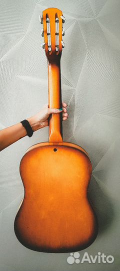 Акустическая гитара