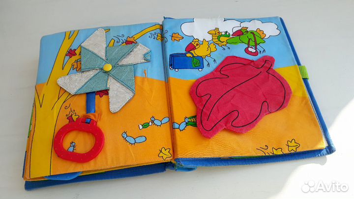 Развивающая книга Tiny love