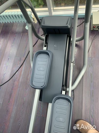Эллиптический тренажер precor EFX-220