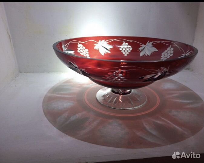 Ваза красный хрусталь на ножке