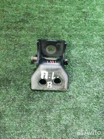 Петля двери передняя левая Citroen C4