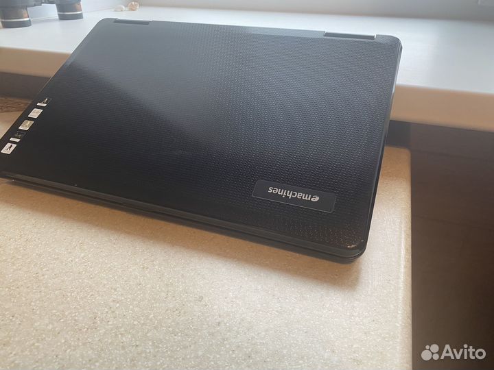 Ноутбук Emachines E525