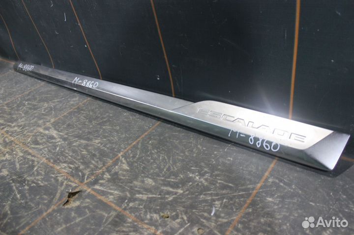 Молдинг двери передней правой - Cadilac Escalade 4